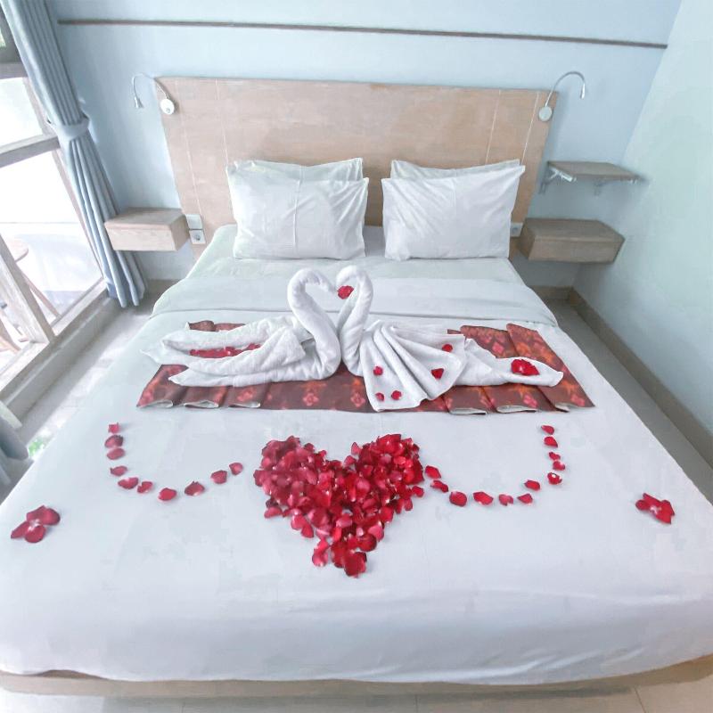 Manuver Surf And Stay Uluwatu Bali image