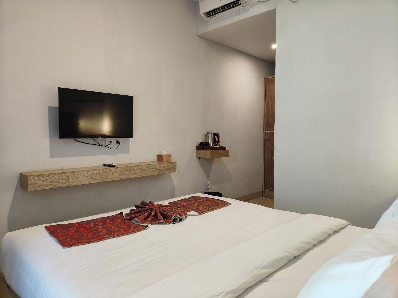 Manuver Surf And Stay Uluwatu Bali image