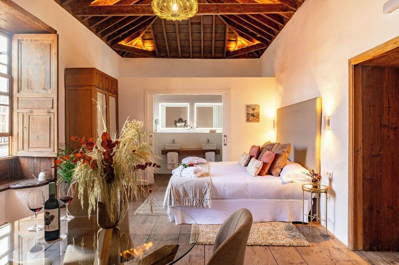 Hotel Emblema Tico La Casa De La Camelia image