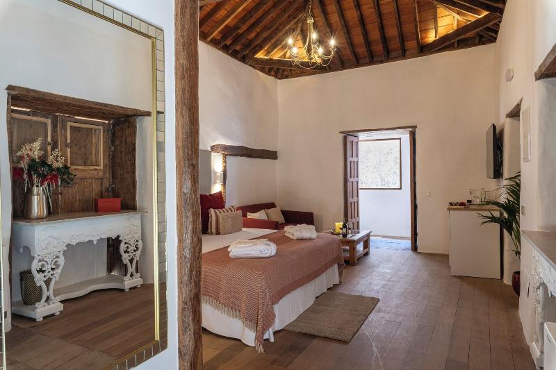 Hotel Emblema Tico La Casa De La Camelia image