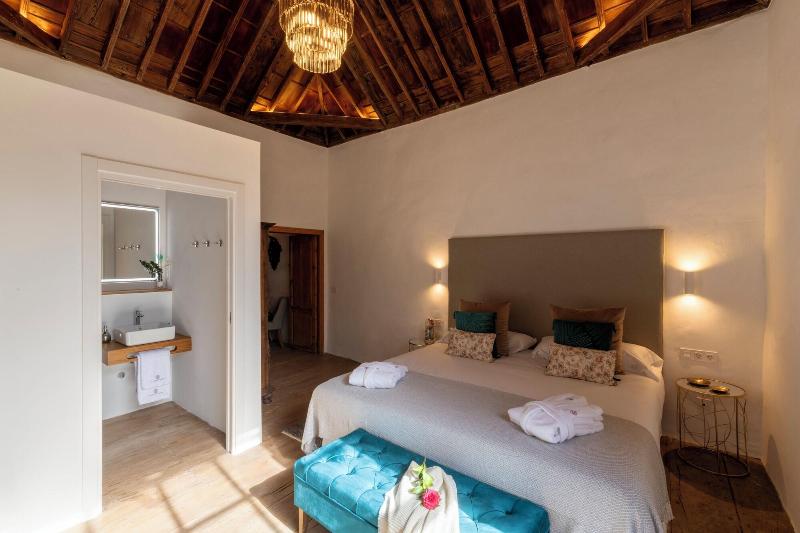 Hotel Emblema Tico La Casa De La Camelia image