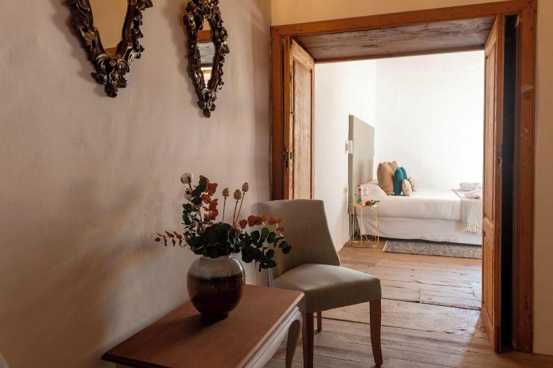 Hotel Emblema Tico La Casa De La Camelia image