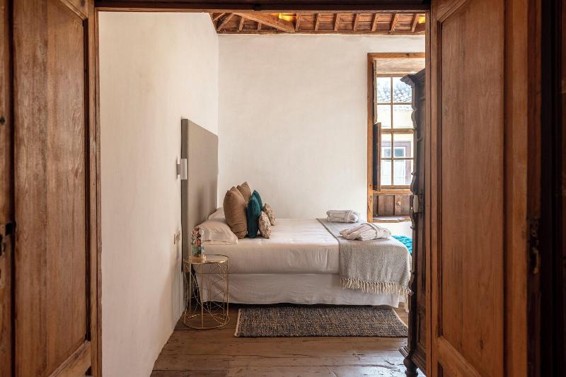 Hotel Emblema Tico La Casa De La Camelia image