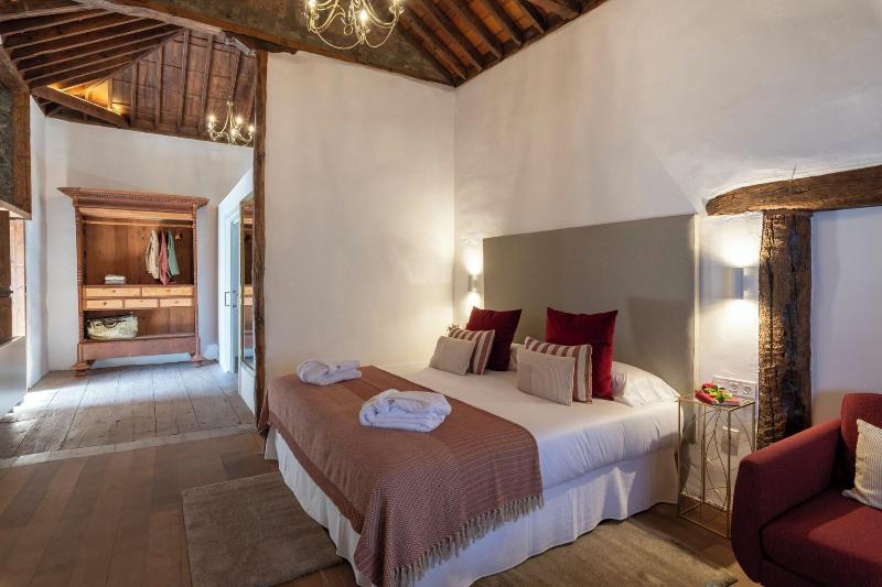 Hotel Emblema Tico La Casa De La Camelia image