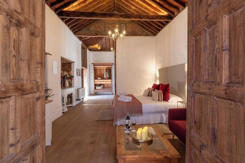 Hotel Emblema Tico La Casa De La Camelia image