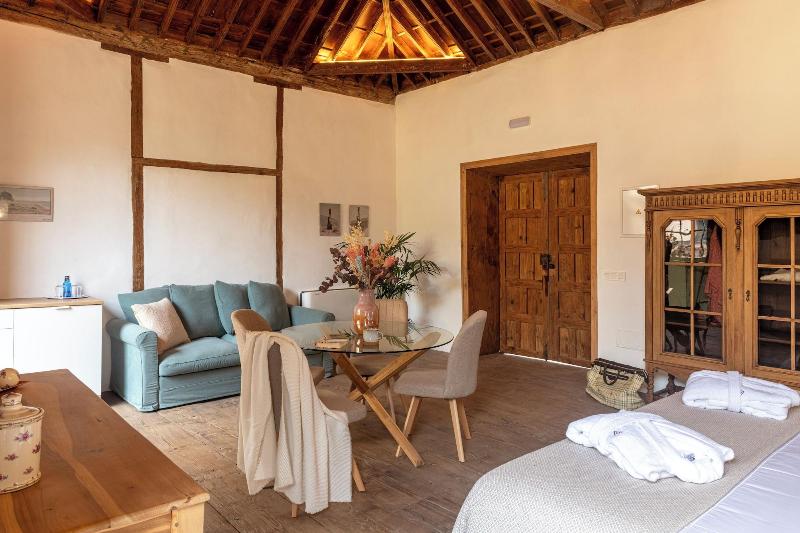 Hotel Emblema Tico La Casa De La Camelia image