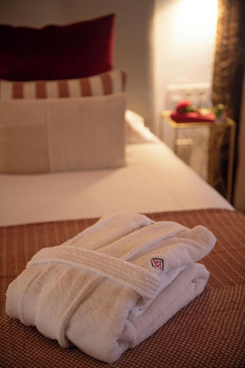 Hotel Emblema Tico La Casa De La Camelia image