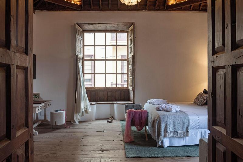 Hotel Emblema Tico La Casa De La Camelia image