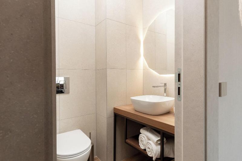 Atmosphere Hotel image