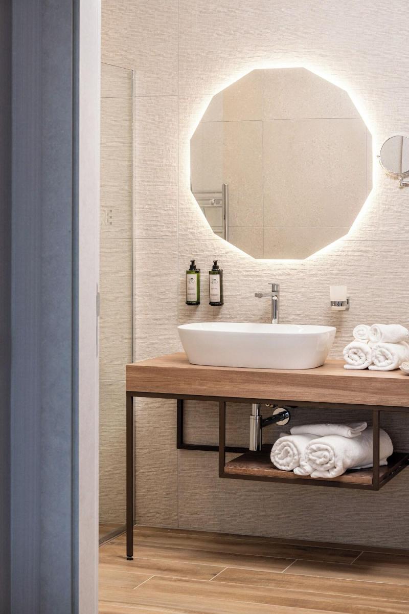 Atmosphere Hotel image