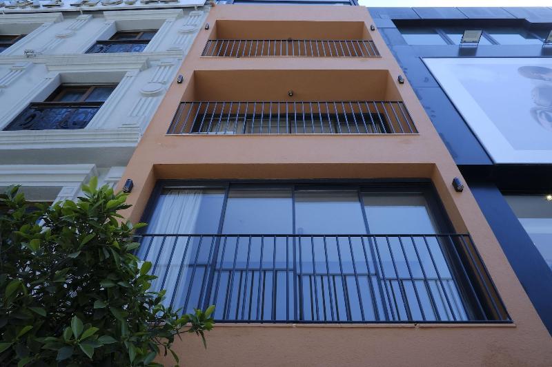 Rue Rooms image