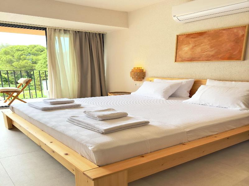 Rue Rooms image