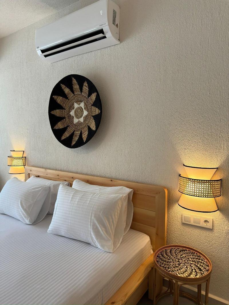 Rue Rooms image