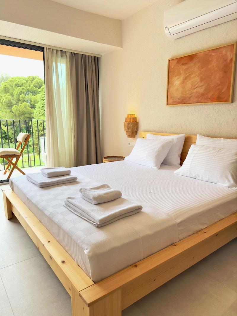 Rue Rooms image