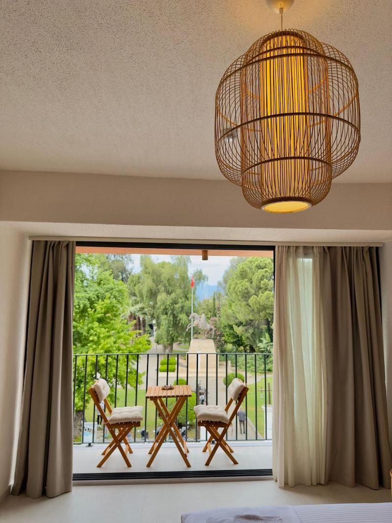 Rue Rooms image