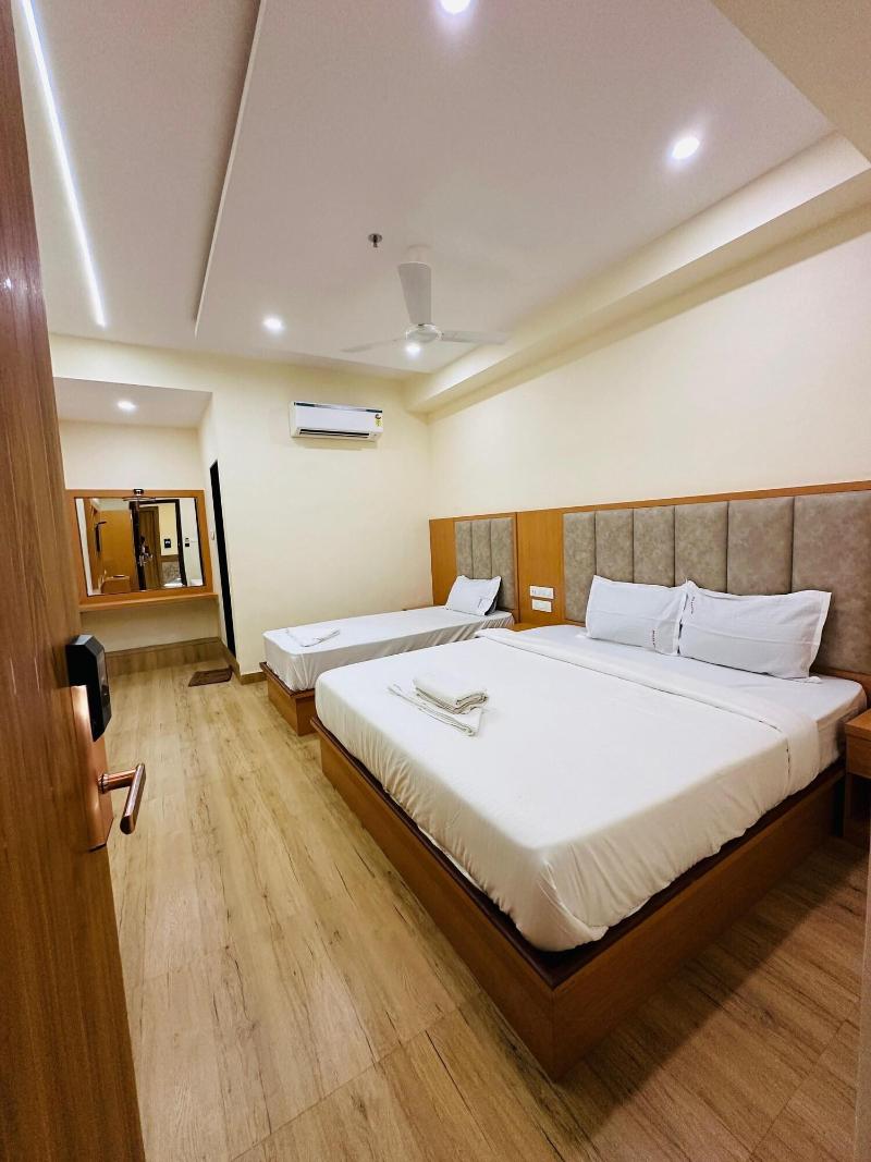 Hotel Breeze Bay image