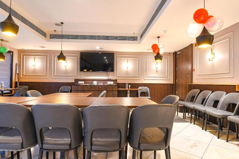 Fabhotel Kitchen Q Inn image