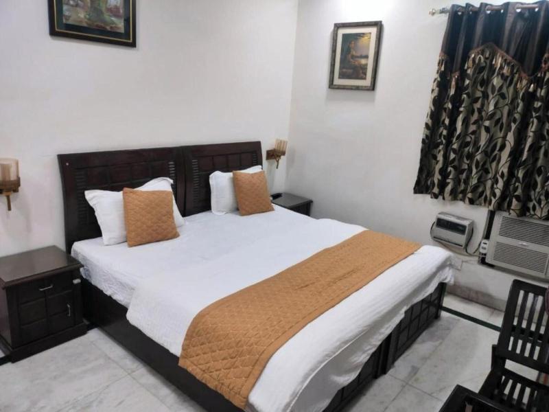 Room In B B Home Stay Bed And Break Fast image
