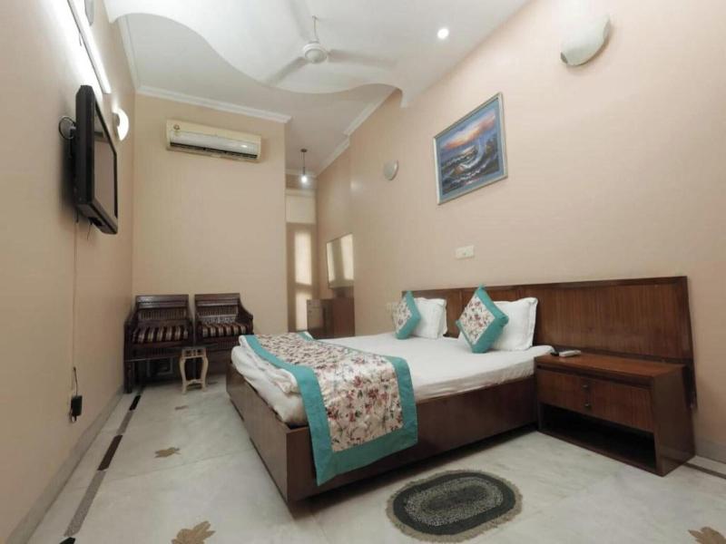 Room In B B Home Stay Bed And Break Fast image
