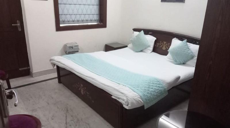 Room In B B Home Stay Bed And Break Fast image