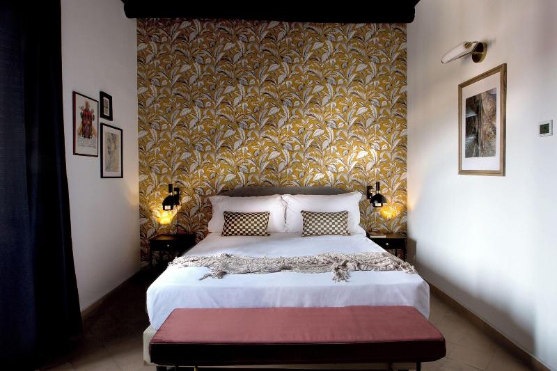 La Nova Bed And Museum image