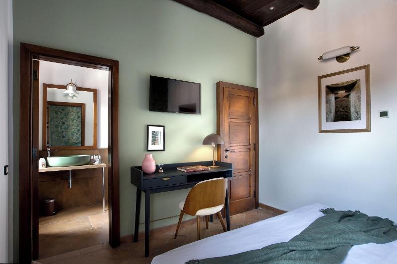 La Nova Bed And Museum image