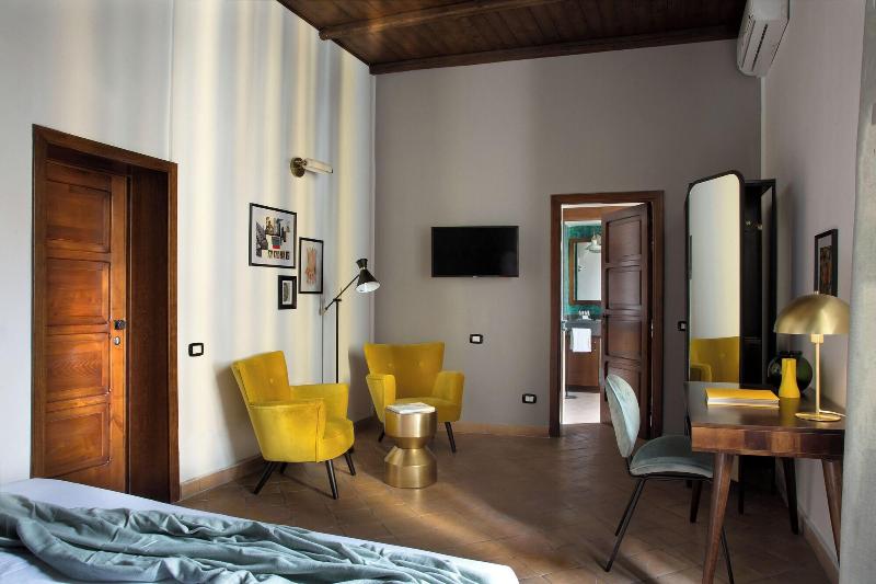 La Nova Bed And Museum image