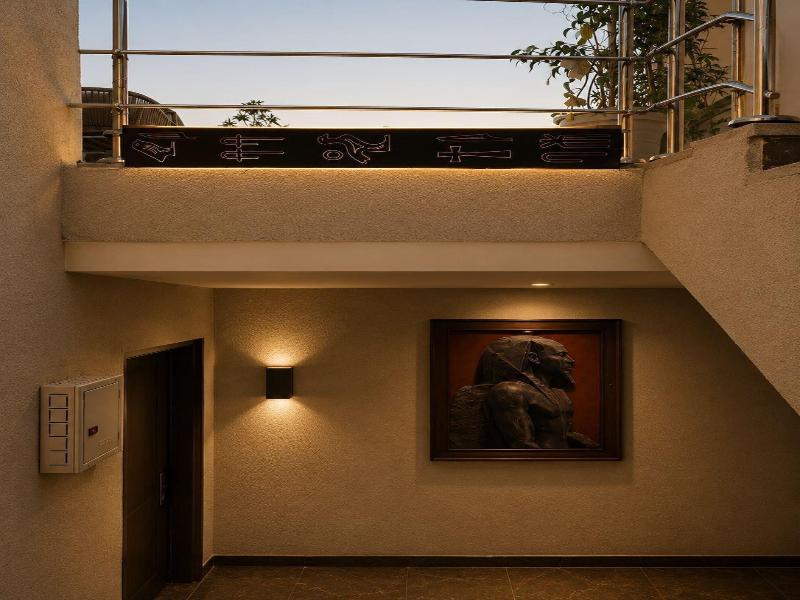 Taj Pyramids View Inn image