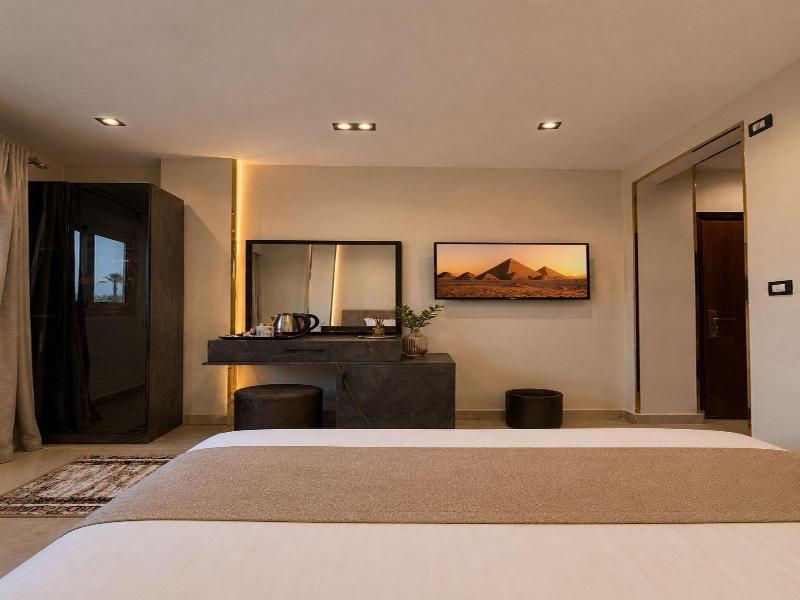 Taj Pyramids View Inn image