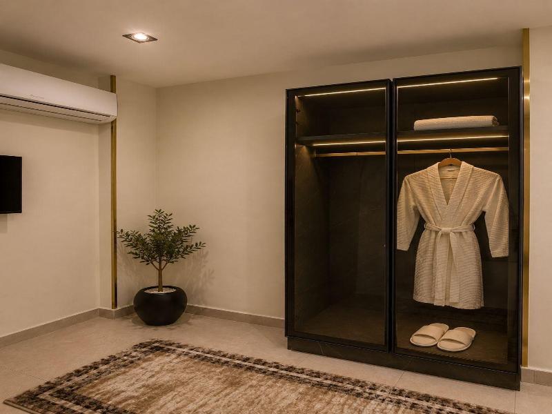 Taj Pyramids View Inn image