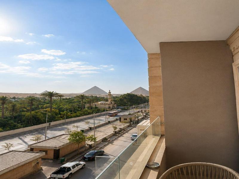 Taj Pyramids View Inn image