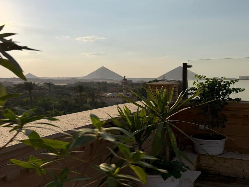 Taj Pyramids View Inn image