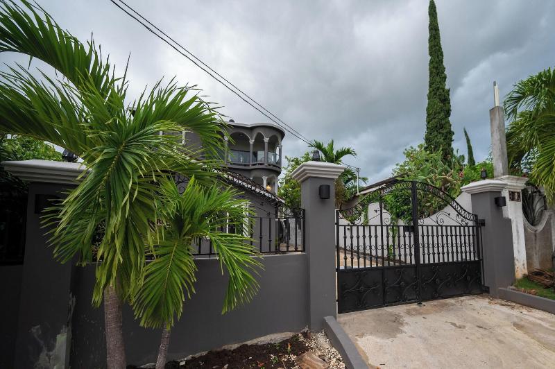 One Love Guesthouse image