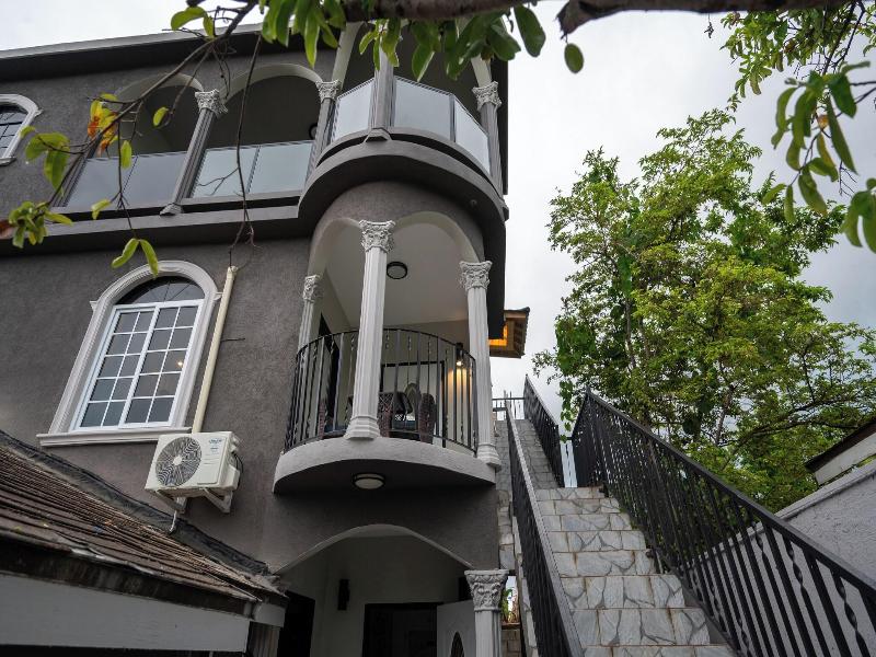 One Love Guesthouse image