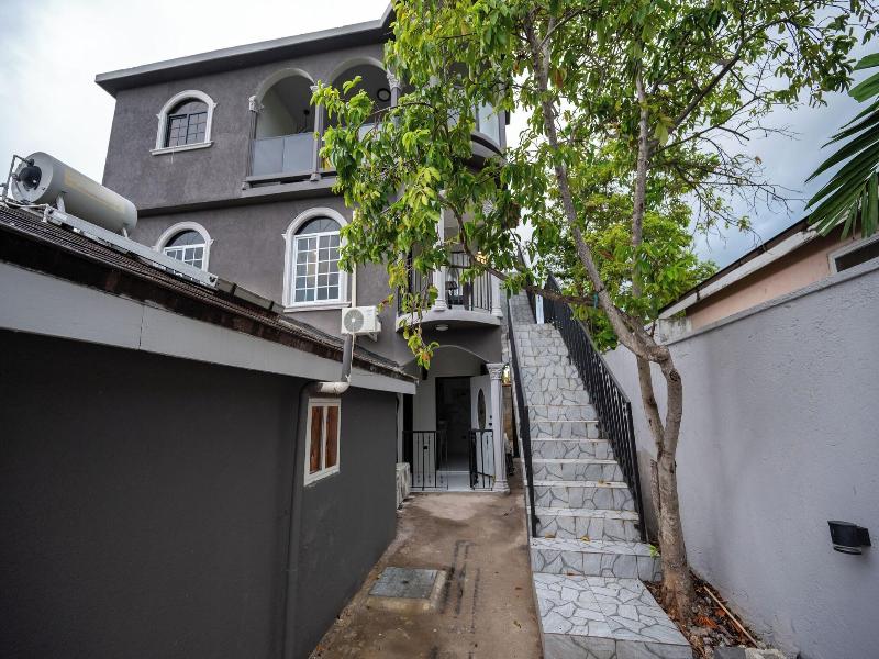 One Love Guesthouse image