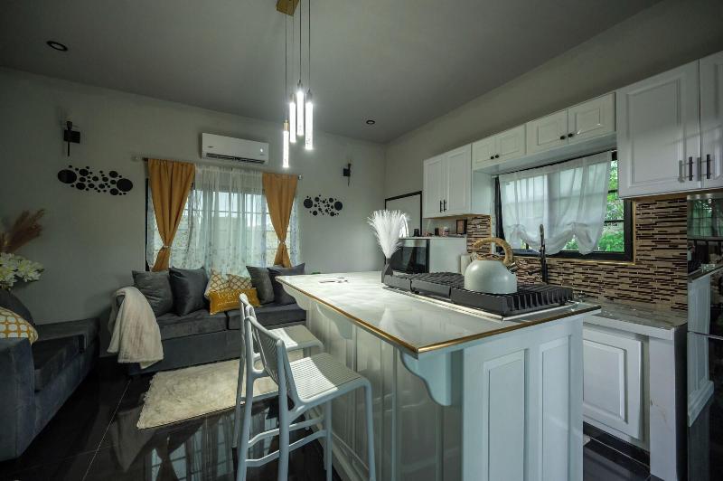 One Love Guesthouse image
