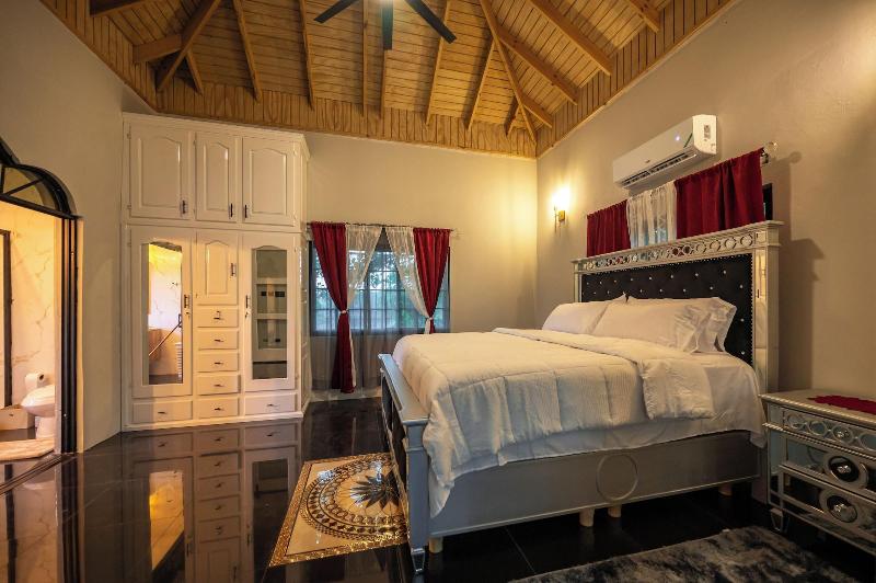 One Love Guesthouse image