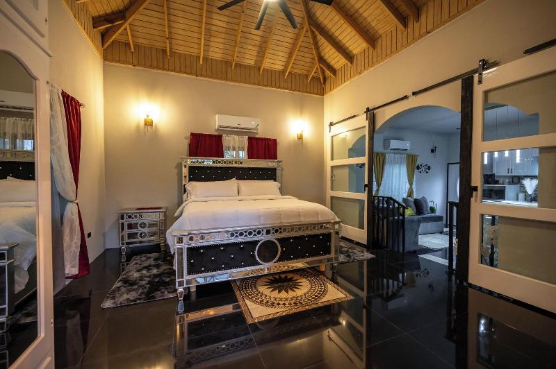 One Love Guesthouse image