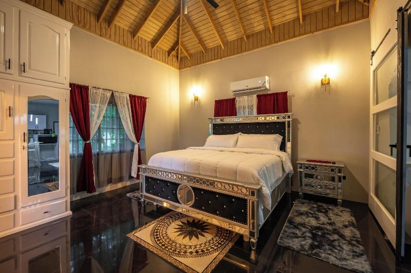 One Love Guesthouse image