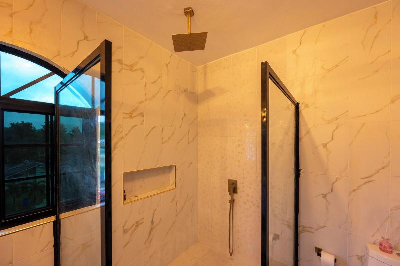 One Love Guesthouse image