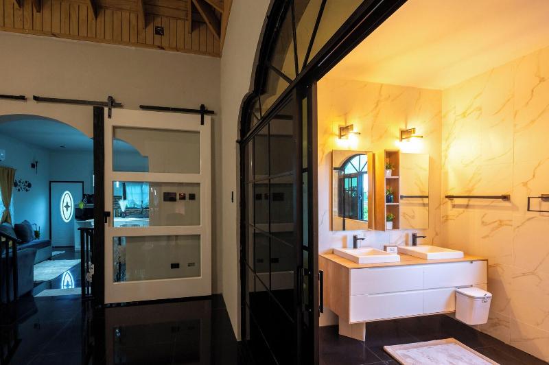 One Love Guesthouse image