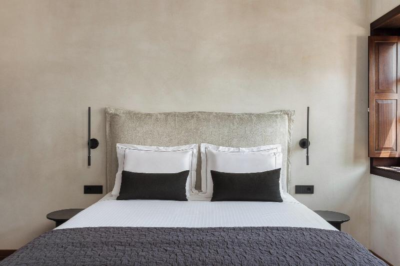 Stoes Hotel image