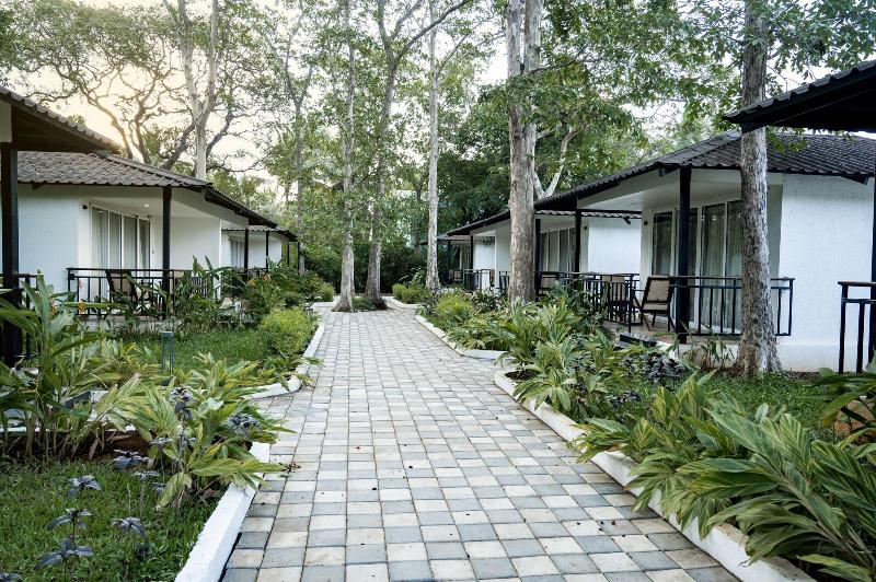 Silver Oak Tropical Resort By Bay Hotels — exterior view