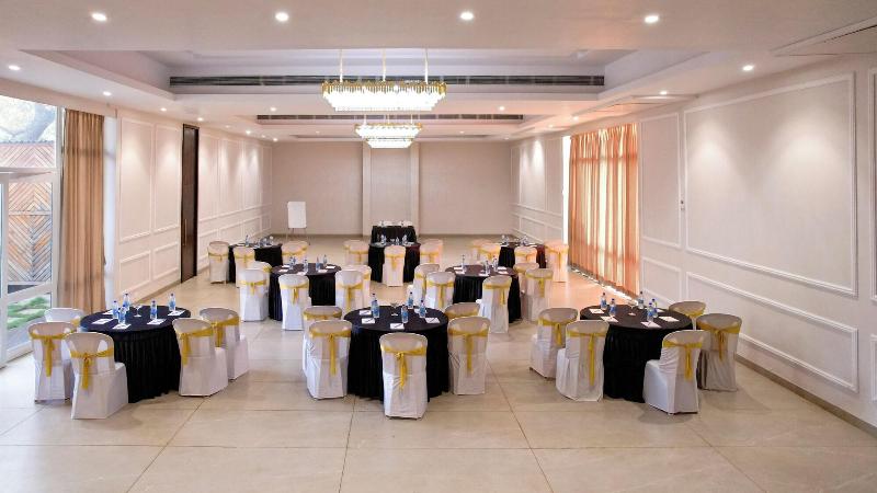 Silver Oak Tropical Resort By Bay Hotels