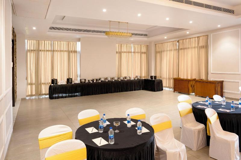 Silver Oak Tropical Resort By Bay Hotels