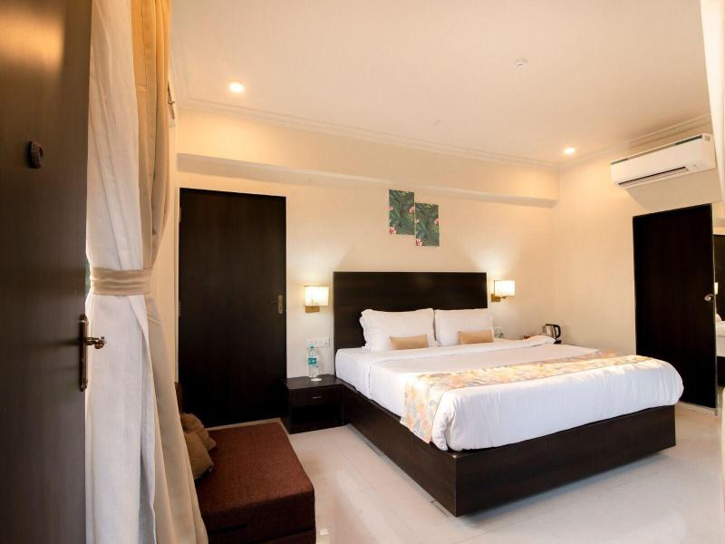 Silver Oak Tropical Resort By Bay Hotels — view