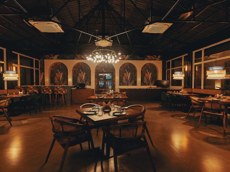 Silver Oak Tropical Resort By Bay Hotels — restaurant