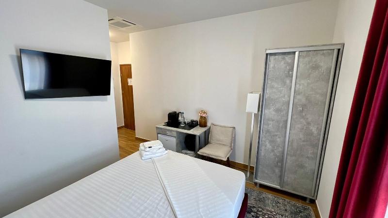 Hotel Fantazia Oradea image