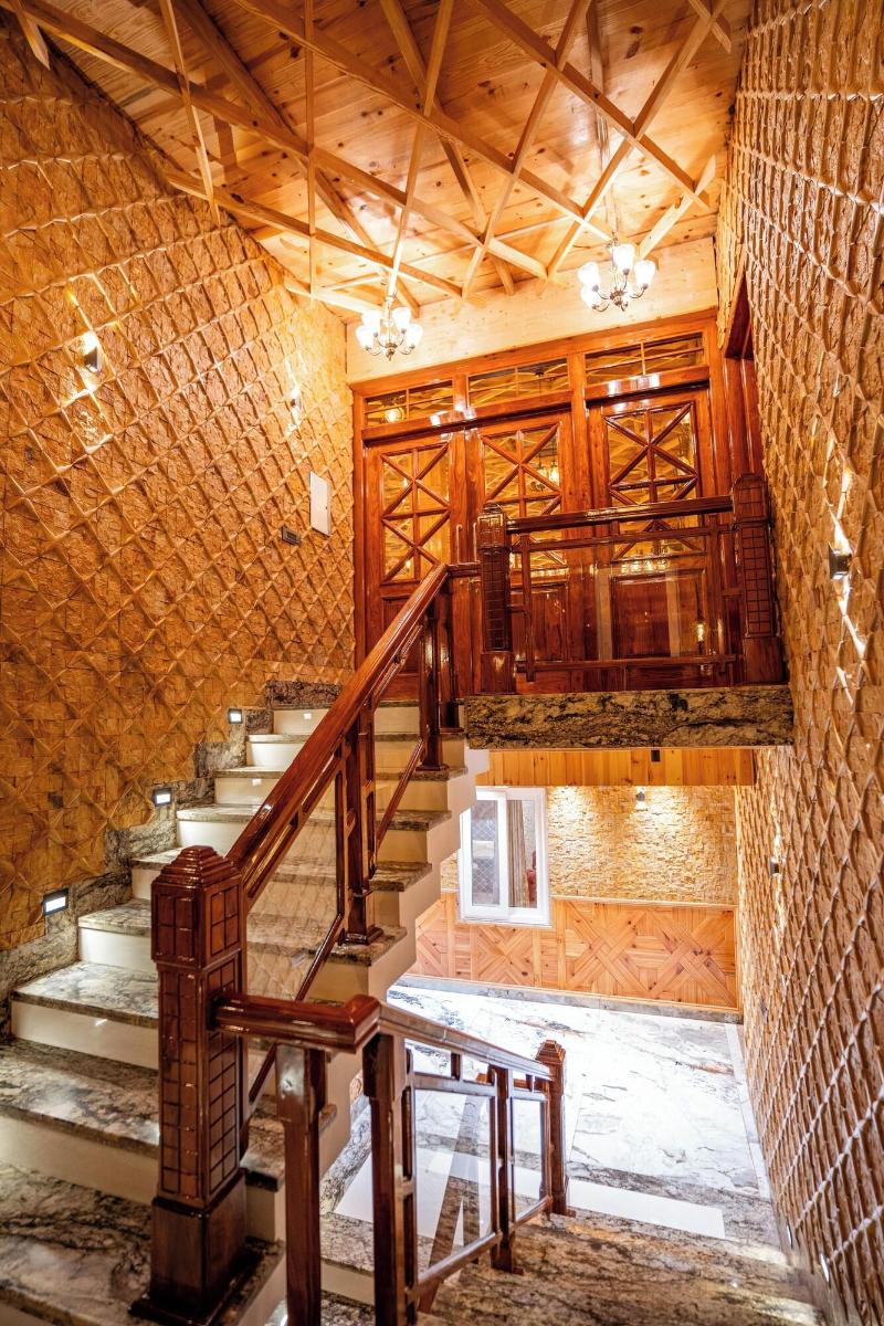 Golden Oak Hotel And Restaurant image