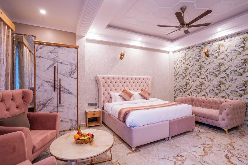 Golden Oak Hotel And Restaurant image